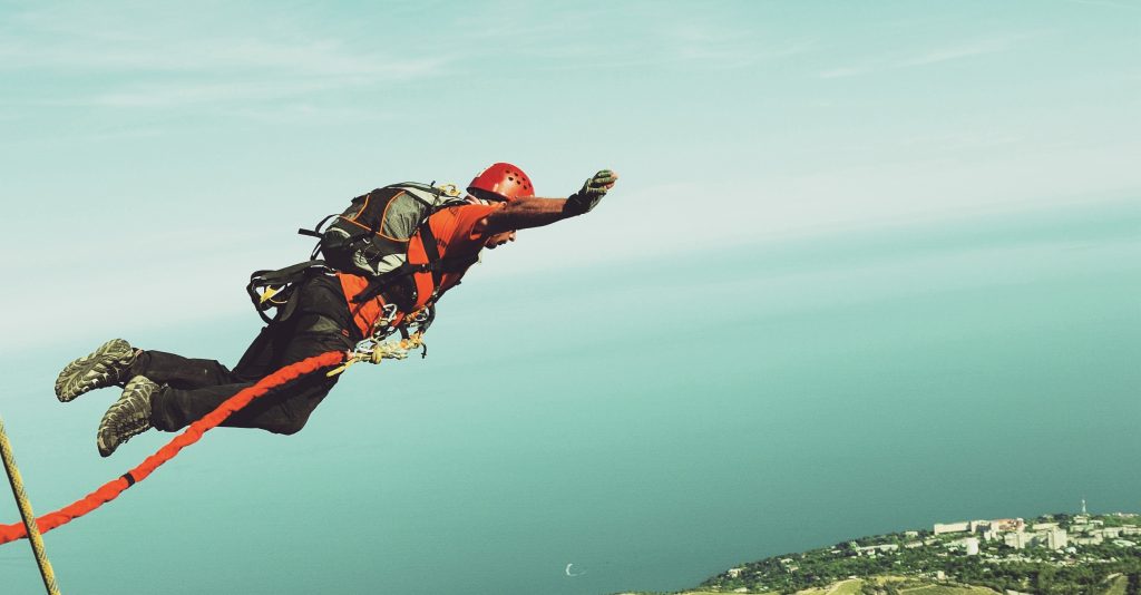 faire un baptême de saut à l'élastique