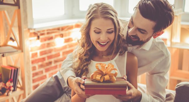 Les meilleures idées cadeaux pour surprendre votre femme à son anniversaire