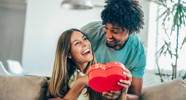 Comment organiser une soirée de St Valentin surprise chez soi ?